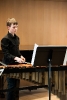 Samuel Wolfram von Bows 'n' Beats während deren Konzertteil im Eröffnungs-Triptychon der 