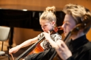 Elisa Siebert und Elias Millitzer von Bows 'n' Beats während ihres Konzertteils im Eröffnungs-Triptychon der 